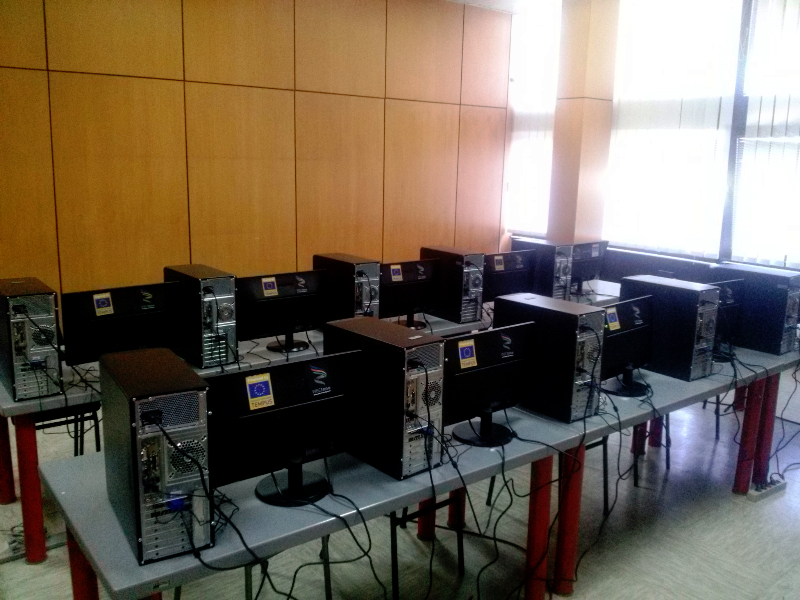 11 PC computers and Smart table