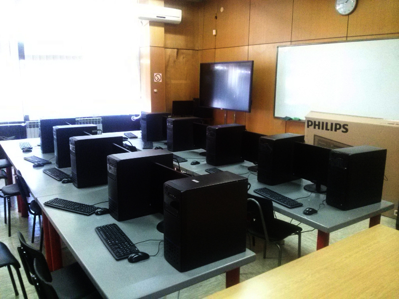 11 PC computers and Smart table
